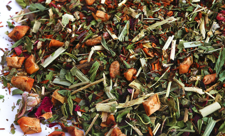 Чай из листьев малины: польза и вред